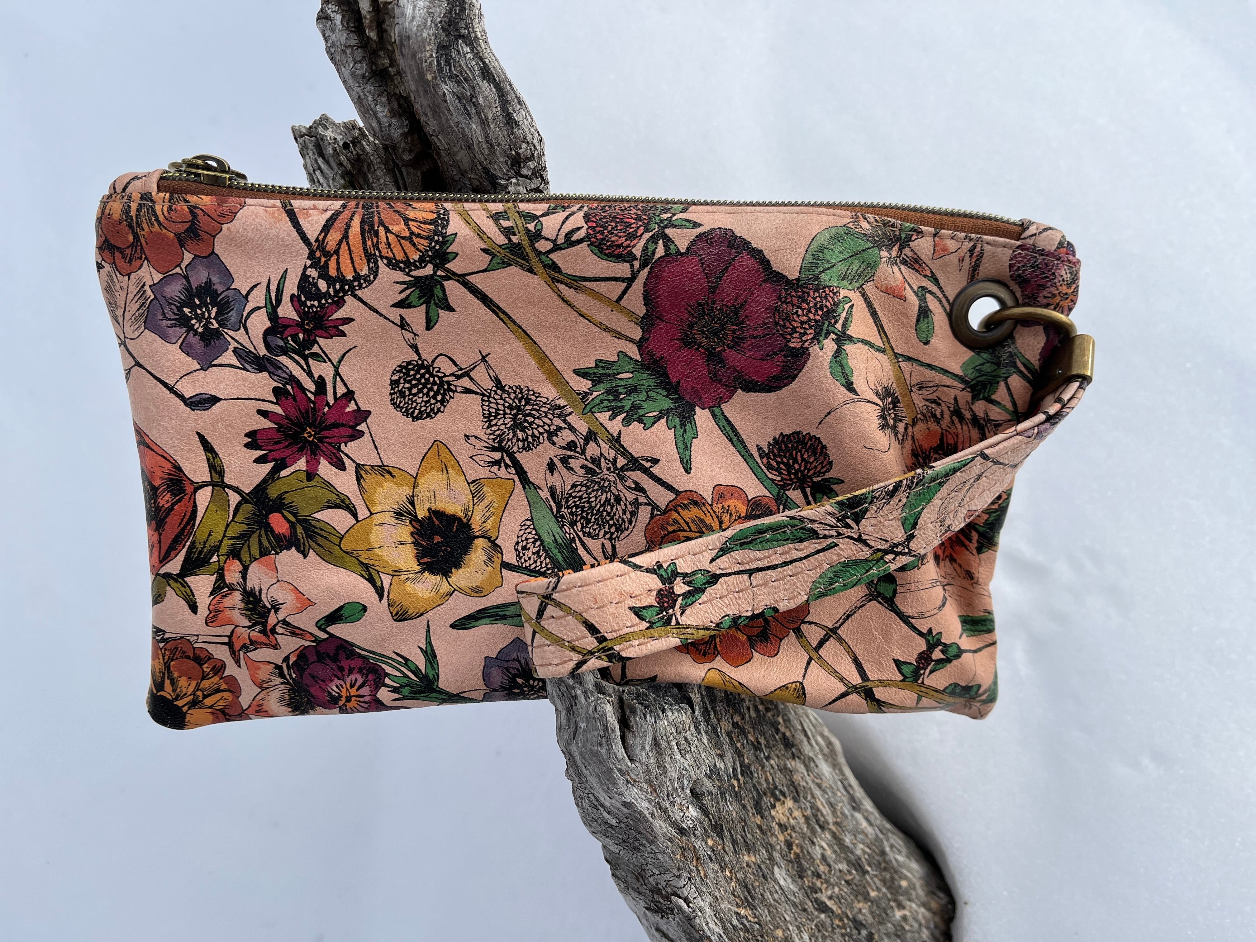 Floral best sale wristlet wallet